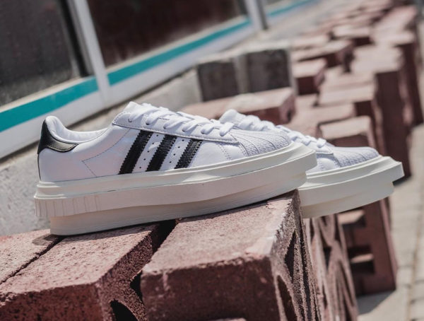 adidas la marque aux 3 bandes superstar