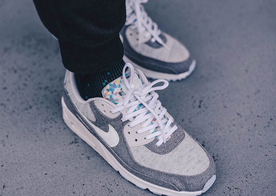 grey nike max