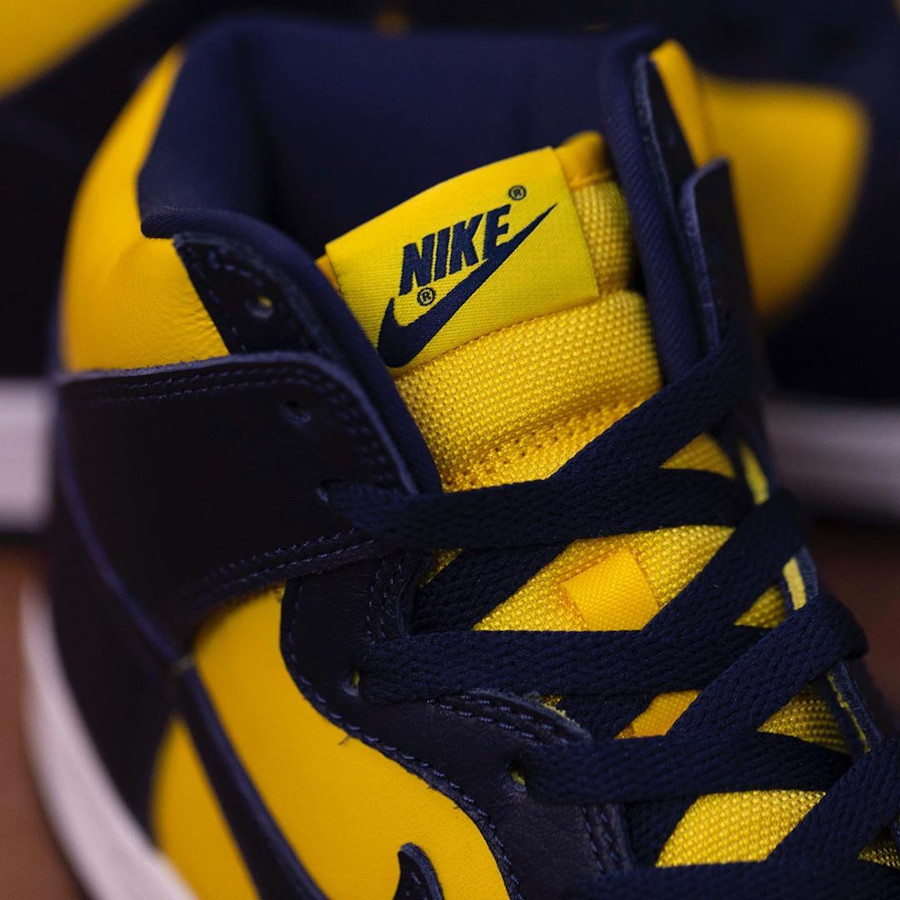 Nike Dunk montante M jaune et bleu foncé (1)