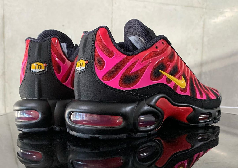 Supreme x Nike Air Max Plus TN Fire Pink On Feet Review 