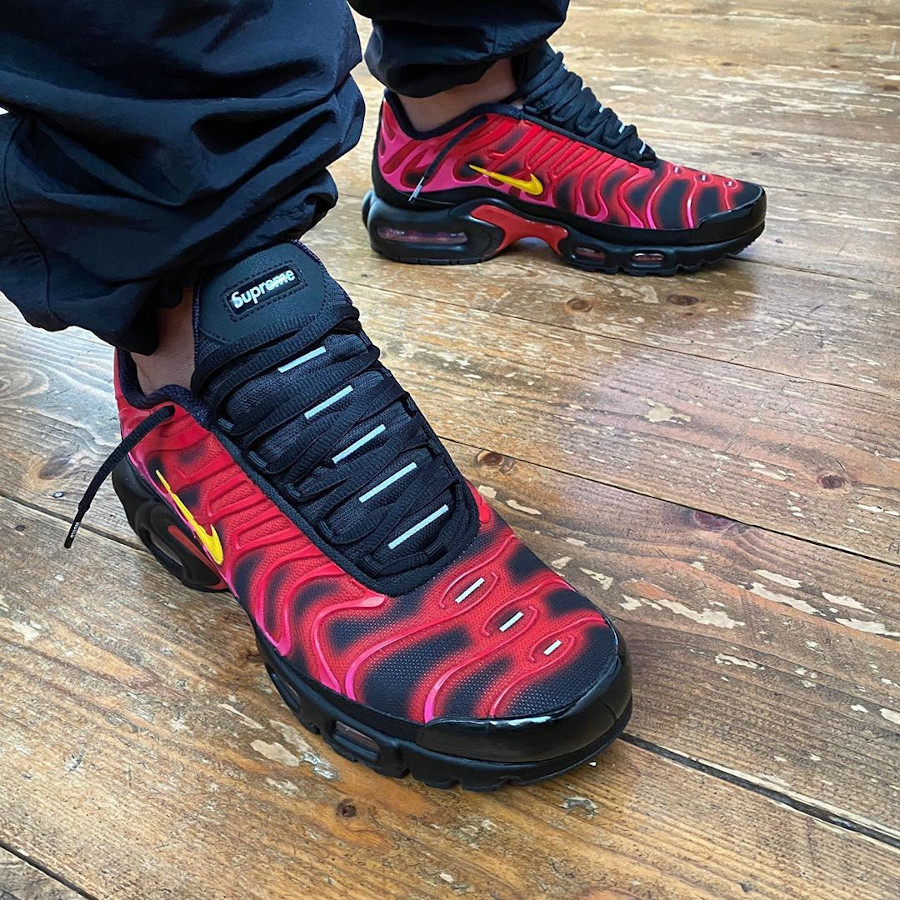 Supreme x Nike Air Max Plus TN Fire Pink On Feet Review 