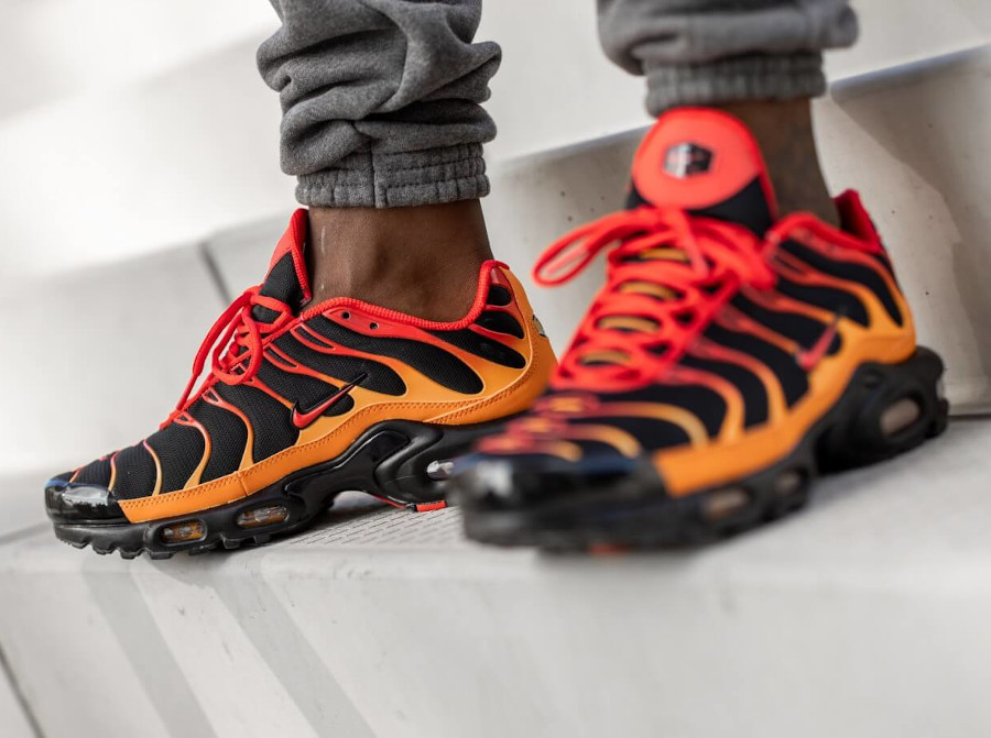 nike air max plus lava red