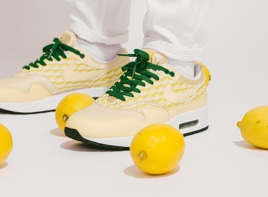 Nike Air Max 87 jaune citron on feet (4)