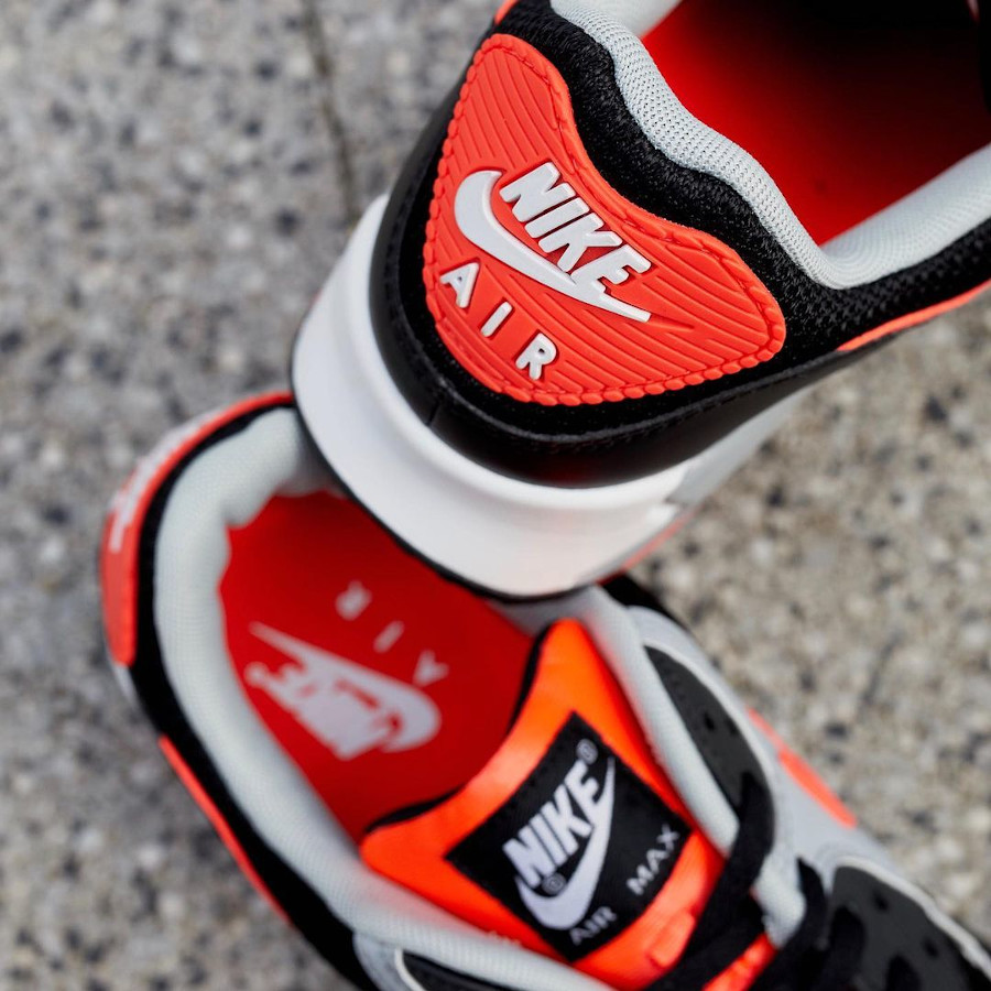 Nike Air Max 90 2020 grise noire et infrarouge (3)