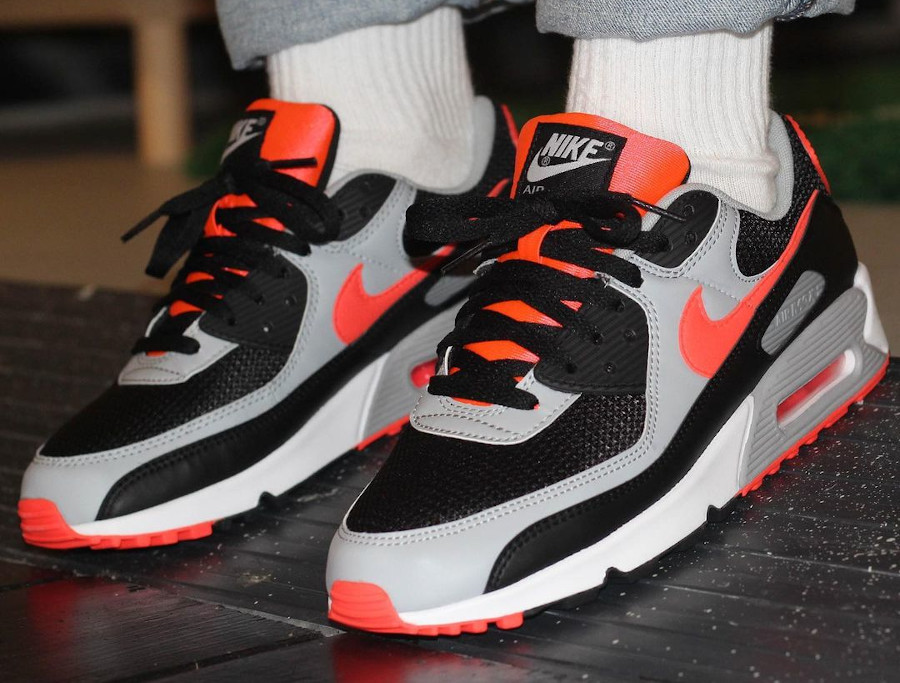 Nike Air Max 90 Reverse Black Radiant Red CZ4222-001 (couv)