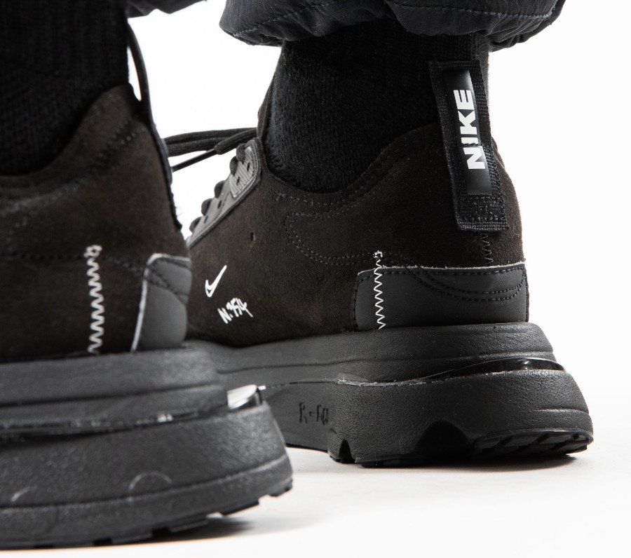 Nike-Air-Zoom-Type-en-daim-noir-on-feet-1