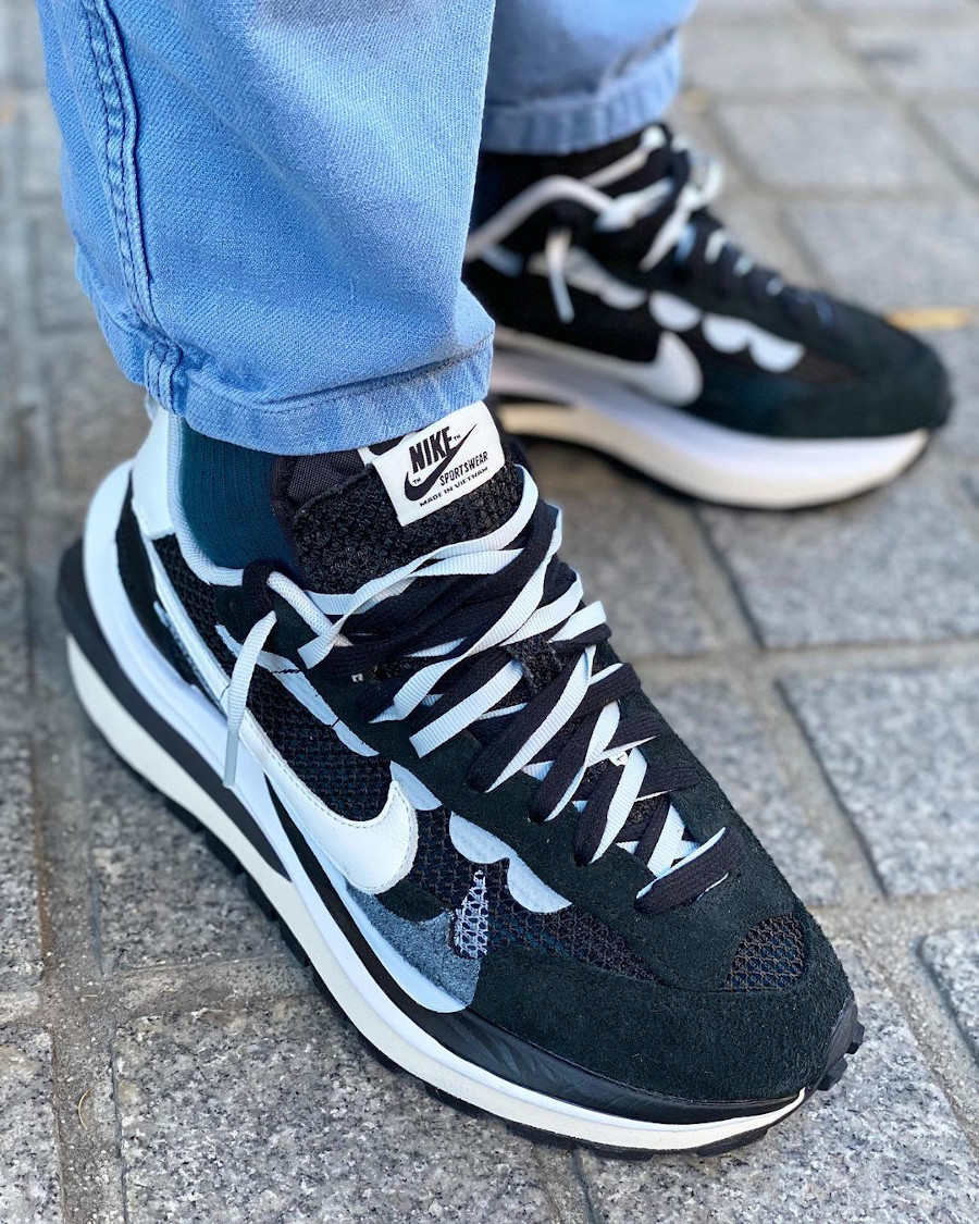 nike x sacai vaporwaffle black & summit white