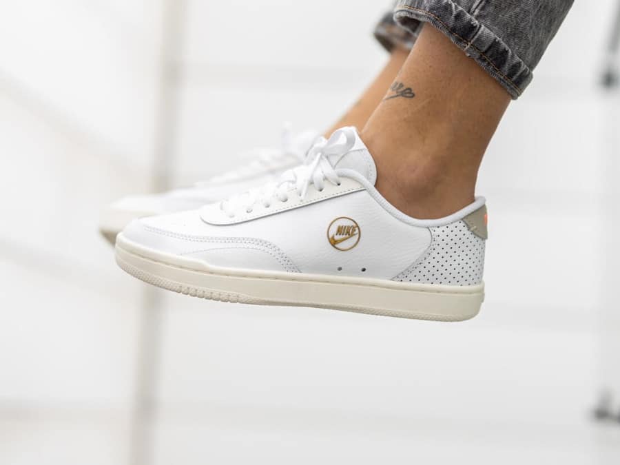 Nike Wmns Court Vintage Premium White Sail Stone pas cher