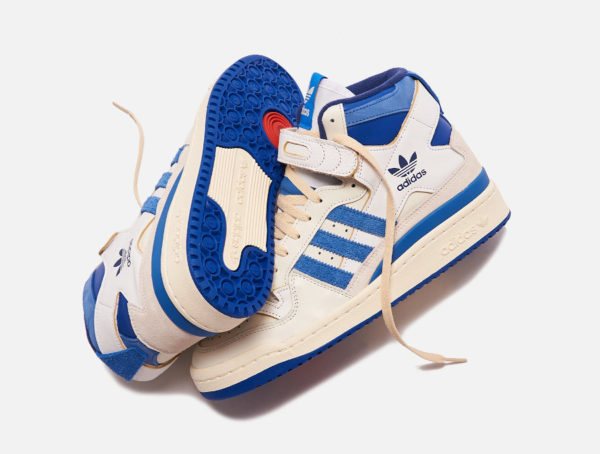Adidas cmyk Forum Hi blanche et bleu vintage couv 600x454