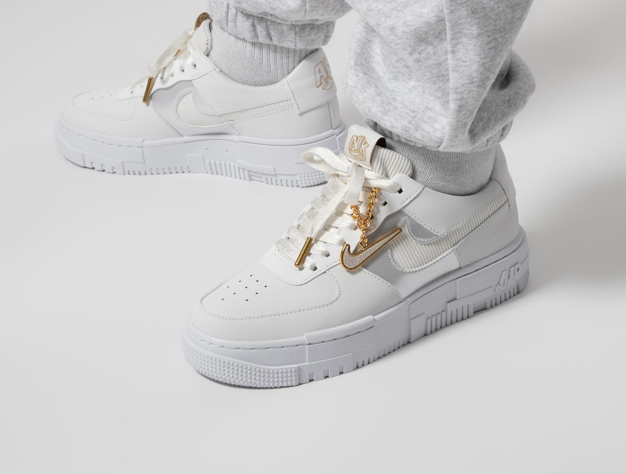 Nike-Air-Force-1-AF1-Pixel-White-Gold-Chain-DC1160-100