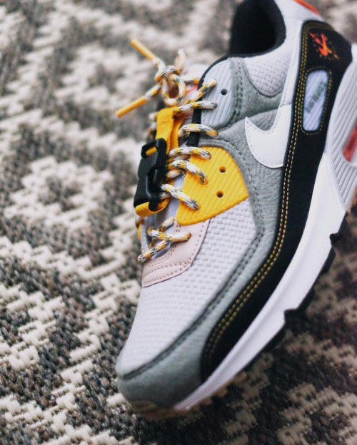 DC2525-300 : que vaut la Nike AM90 Buckle Spiral Sage Compass Pack