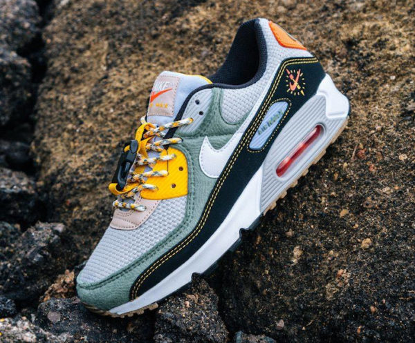 DC2525-300 : que vaut la Nike AM90 Buckle Spiral Sage Compass Pack