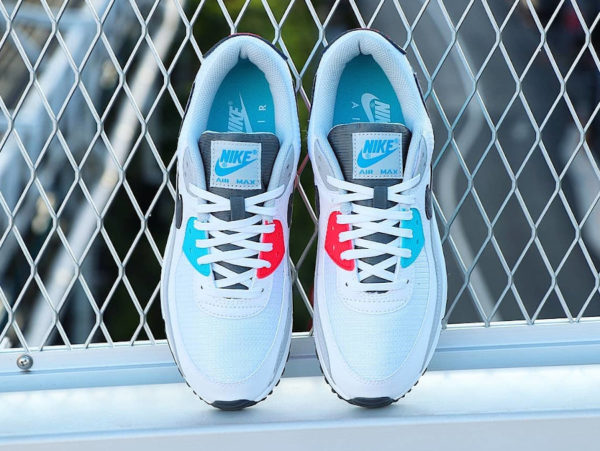 Nike 90 dépareillée blanche bleu ciel et rouge (5)