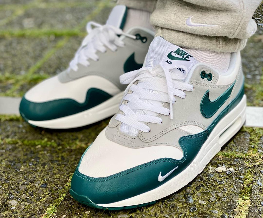 DH4059 101 : que vaut la Nike Air Max 1 87 LV8 PRM Dark Teal Green ?