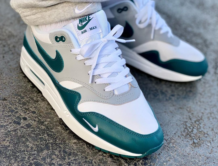 teal green air max