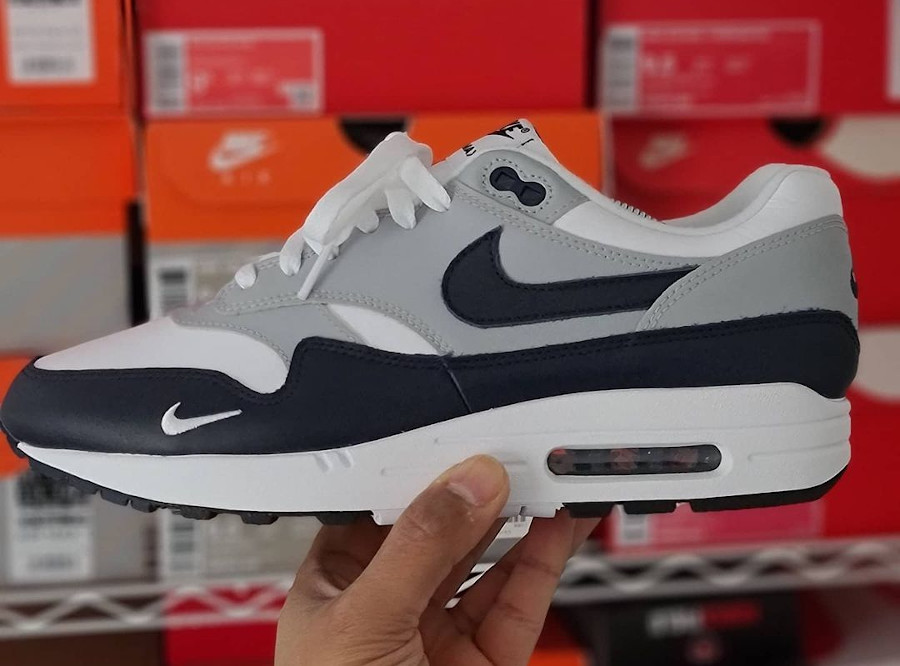 Nike Air Max 1 LV8 Obsidian On Feet Sneaker Review - QuickSchopes 118  Schopes - DH4059 100 AM1 