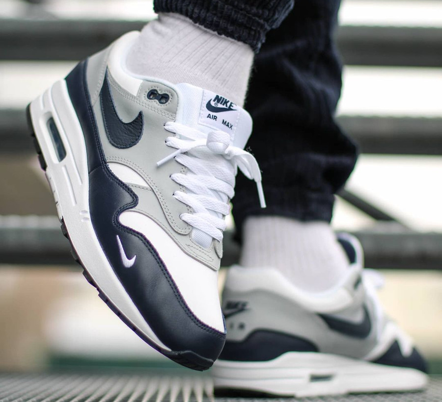 DH4059-100 : que vaut la Nike AM1 LV8 Obsidian Wolf Grey 2021 ?