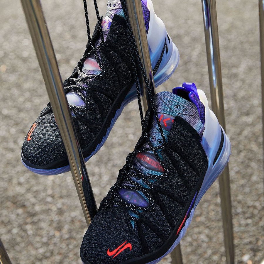Nike Lebron XVIII KM noire et violet (1)