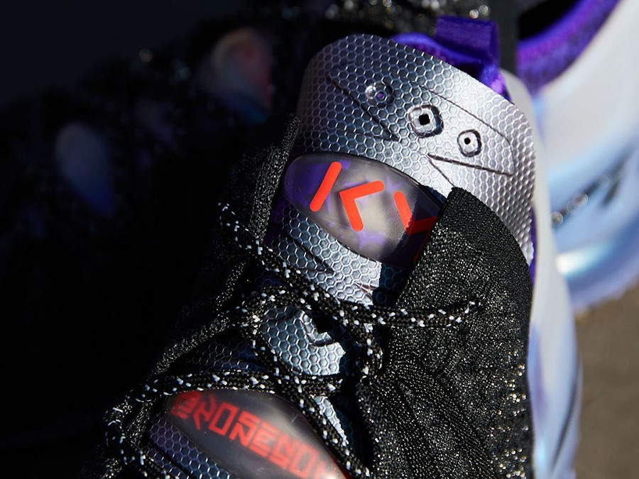 Nike Lebron XVIII KM noire et violet (5)