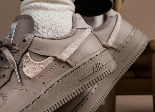 Nike Wmns AF1 Lux taupe (3)