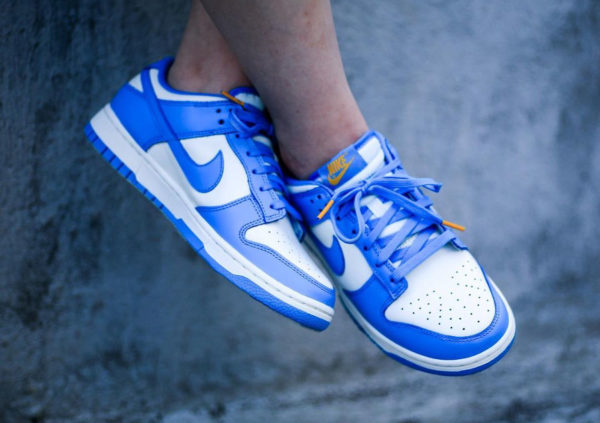 DD1503-100 : que vaut la Nike Wmns Dunk Low Coast Blue UNC UCLA