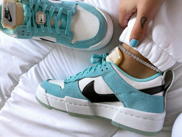 Nike Wmns Dunk Low Disrupt bleu avec un diamant