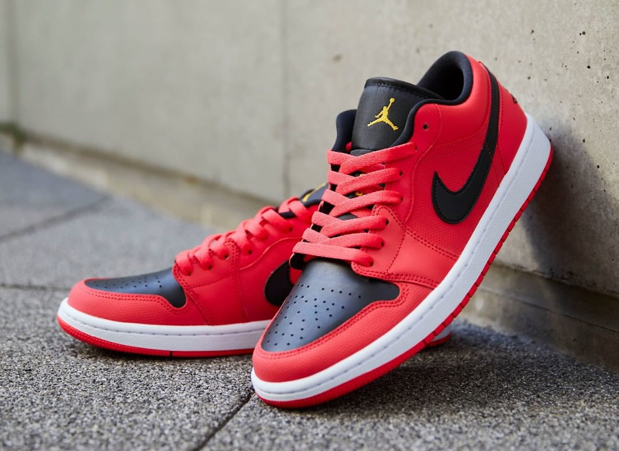 AJ1 Low Wmns 'Infrared' Siren Red Gold Black DC0774-600