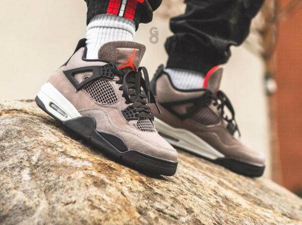 AJ4 Retro Taupe Haze Oil Grey Travis Scott DB0732-200