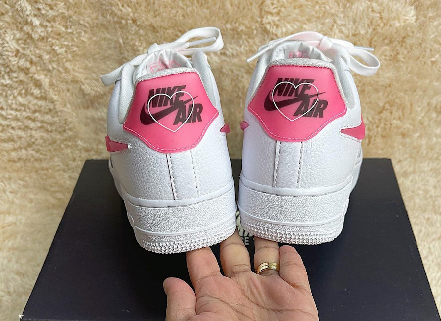 Nike AF1 Low femme blanche (amour en lettres roses) (1)