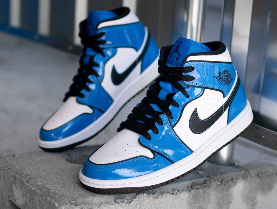 AJ1 Mid SE Patent Leather Signal Blue DD6834-402