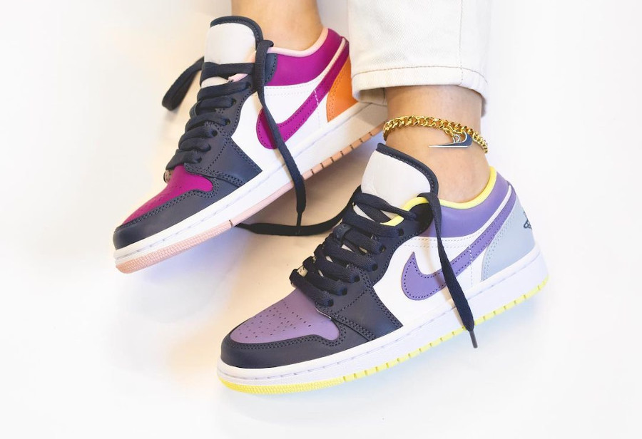 AJ1 Wmns Low SE Mismatched Purple Magenta DJ4342-400 (couv)