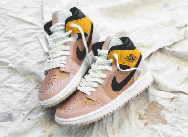 AJ1 Wmns Mid SE Particle Beige Metallic Red Bronze