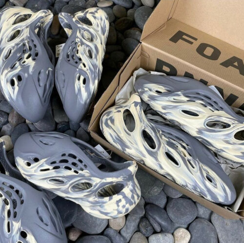 Que vaut les Adidas YZY Crocs Foam RNNR Sand & MXT Moon Gray