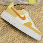 Nike AF1 Pixel Coconut Milk Sail Bucktan DH3856 100 (couv)