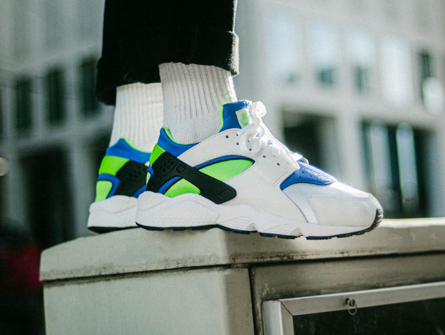 Nike-Air-Huarache-blanche-bleu-vert-fluo-30-ans-1.jpg