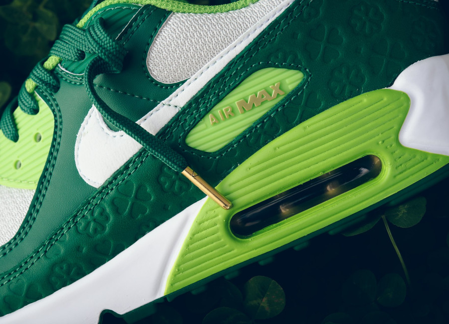 Nike air force 1 07 max deals