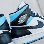 AJ1 Mid femme 2021 White Black University Blue (couv)