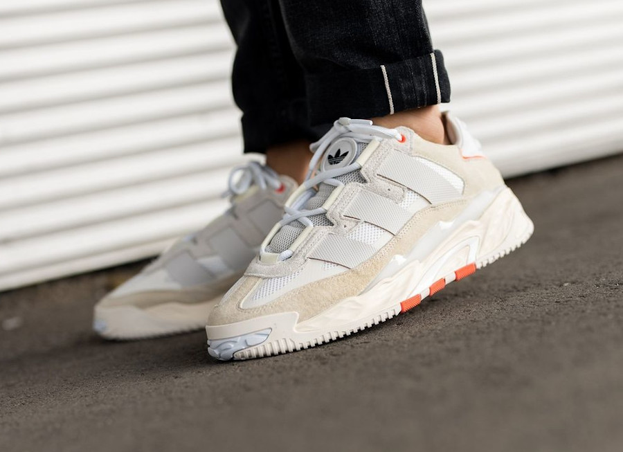 Que vaut la Adidas Niteball 2021 Grey One Cream White FX7652