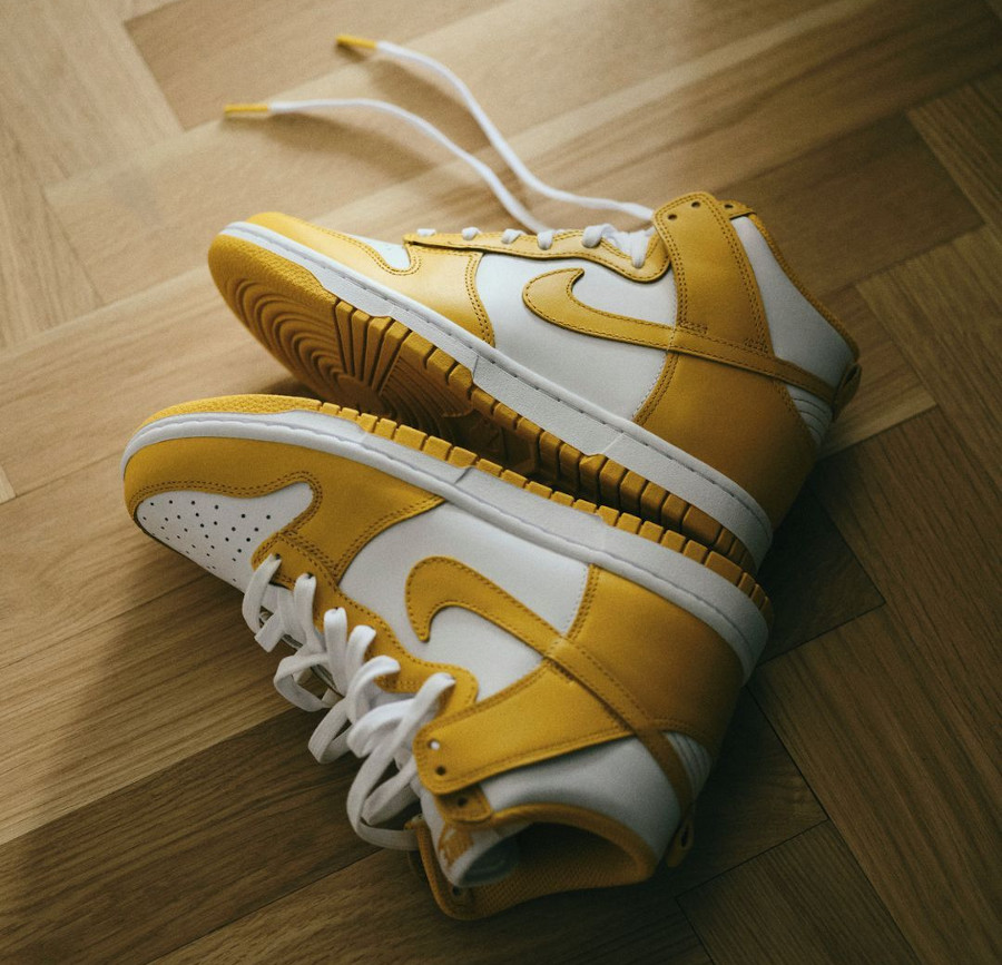 Nike Dunk Hi blanche et jaune foncé (1)