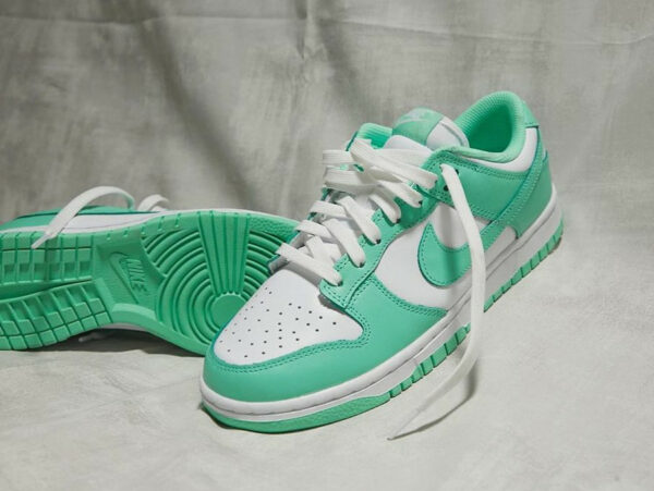 Nike Wmns Dunk Low Easter Green Glow vert pastel 600x451