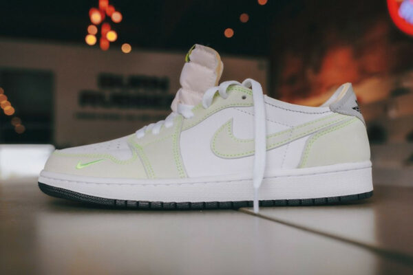 Dm77 103 Que Vaut La Nike Aj1 Low Og Ghost Green Mini Swoosh