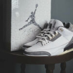 AJ3 White Medium Grey Violet Ore (couv)