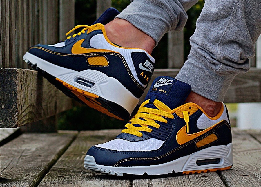 Que Vaut La Nike Am90 Essential Michigan Navy Gold Dc9845 101