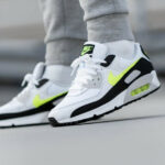 Nike Air Max III blanche noire et jaune citron on feet 2 150x150