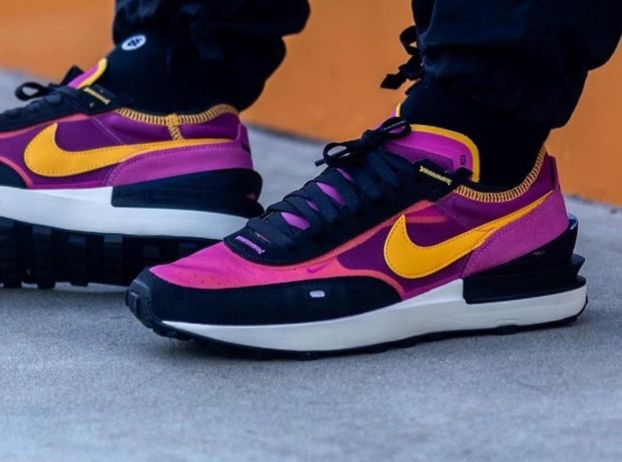 Nike 'Sacai' LD Waffle One Active Fuchsia DA7995-600