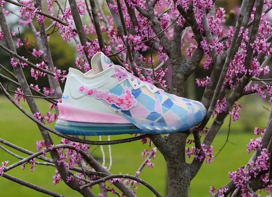 Nike x Atmos Lebron 18 Low NRG Sakura Cherry Blossom (couv)