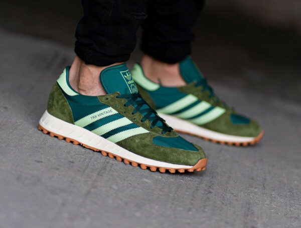 Adidas TRX Vintage vert et marron on feet (6)