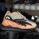 Yeezy Boost 700 'Enflamme Amber' - Taille 41 EU / 8 US - Neuf Avec Boîte