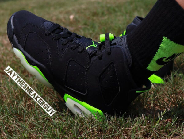 Nike has unveiled the official photos of the Air Jordan collab 1 Retro High OG Shadow