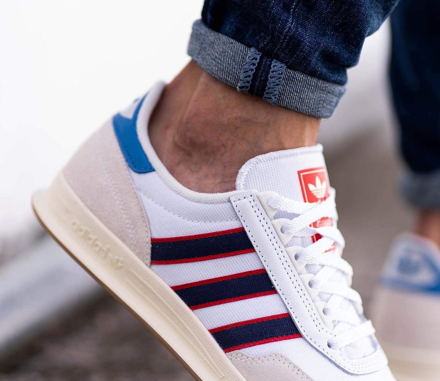 Adidas CT86 blanche bleue et rouge on feet (1)
